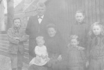 Wim, Arie Sr., Adriana, Arie jr. op schoot 1916_0001